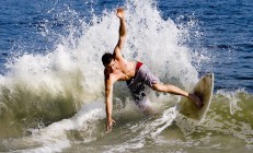 开云体育下载-终场哨响，桑巴泪落伯纳乌，佩德里魔幻舞步惊艳四座，皇马末节风暴带走巴西