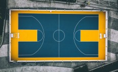 开云体育下载-赛道与球场的双重奏鸣，当F1年度争冠悬念遇上76人压哨绝杀