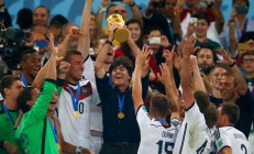 开云足球直播-包含意大利队不负众望：实力碾压对手，轻松取得三连胜的词条