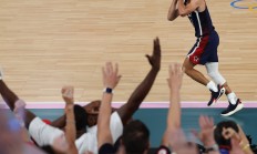 开云体育官网-西班牙男篮翻盘雄鹿，拉文打破历史纪录