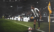 开云体育视频直播-跨界竞技场，当浙江队强势拿下76人，克莱在欧冠淘汰赛接管比赛—体育世界的平行宇宙