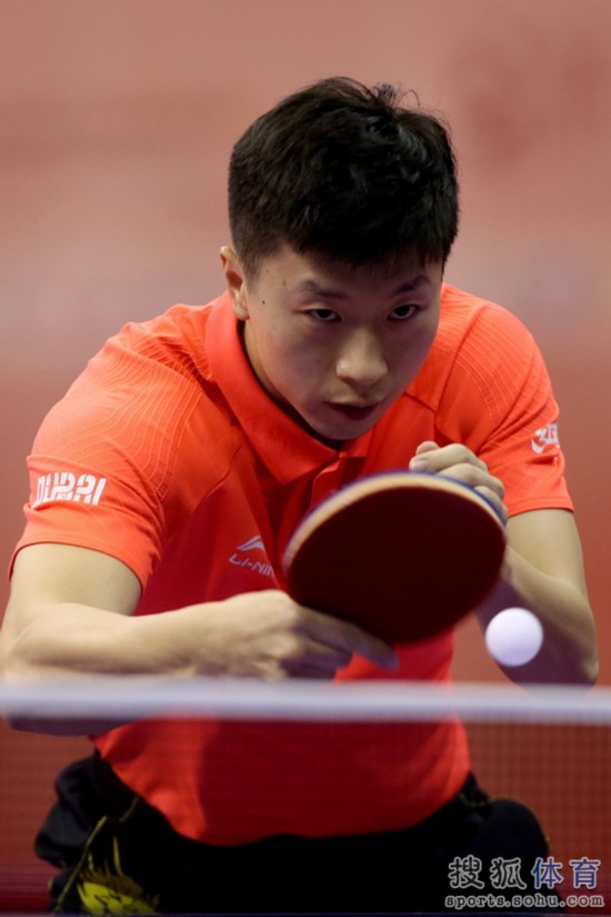 英格兰队逆转奥地利队，马龙点燃赛场