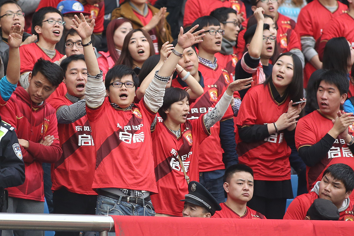 包含精彩的比赛回放，球迷情绪高涨的词条