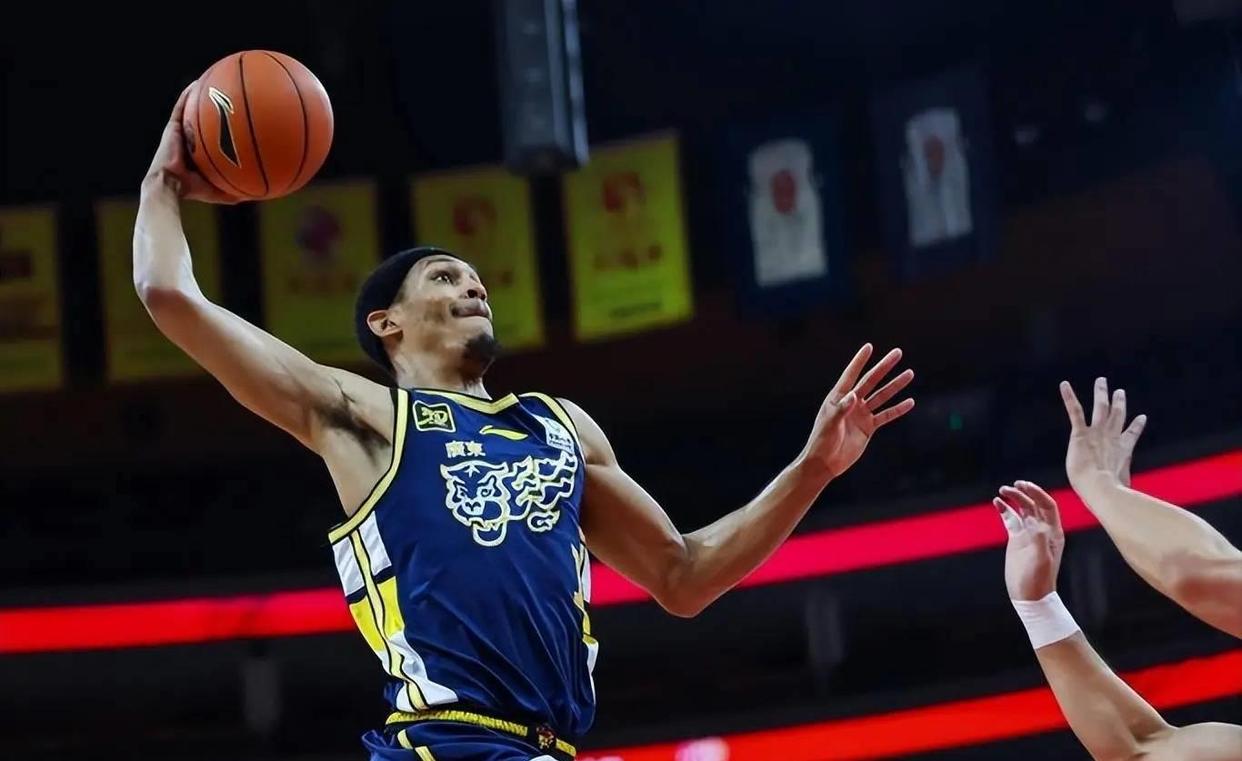 千钧一发之际，球员展现出色技术的简单介绍