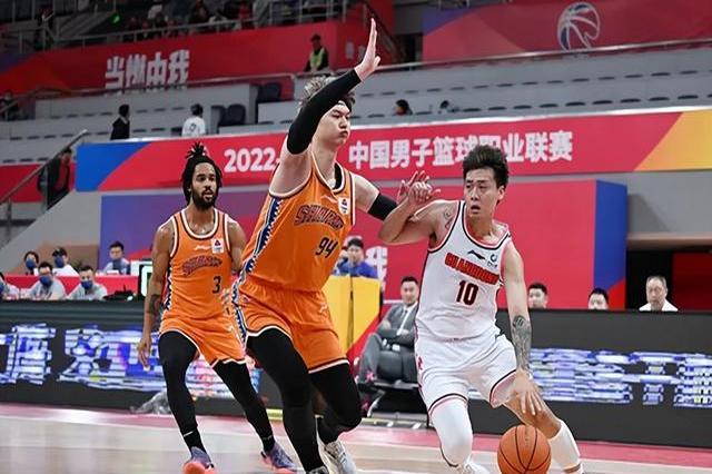 上海男篮战胜广州队，晋级成功