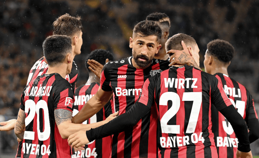 包含斯图加特客场战平云达不莱梅，保持中游位置的词条