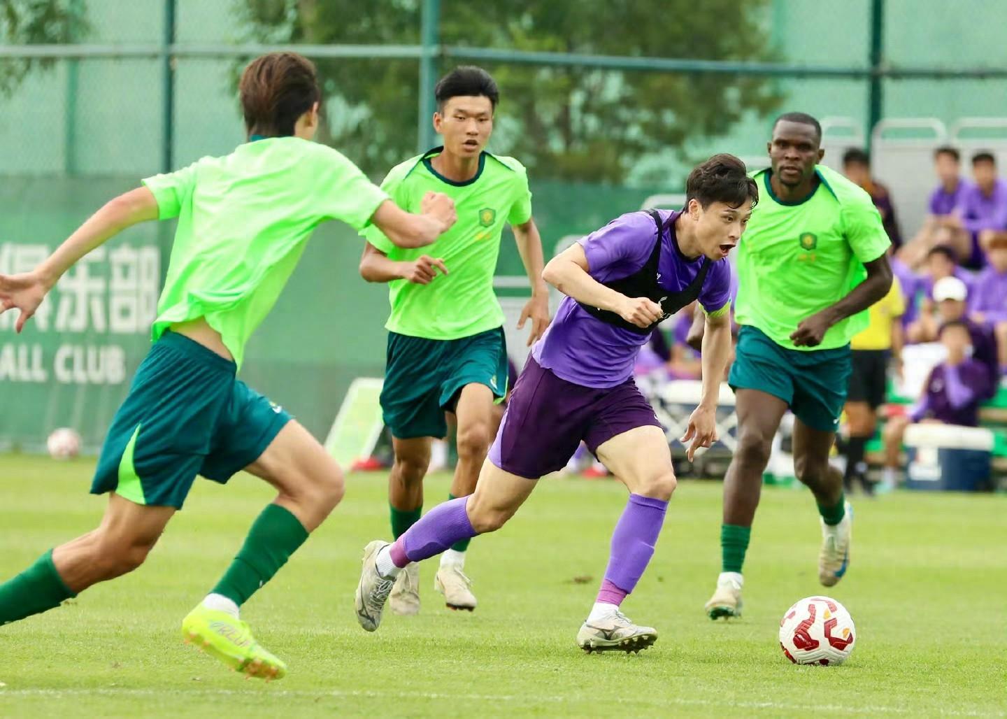 河南建业队员全力备战国际大赛，永不言败的简单介绍