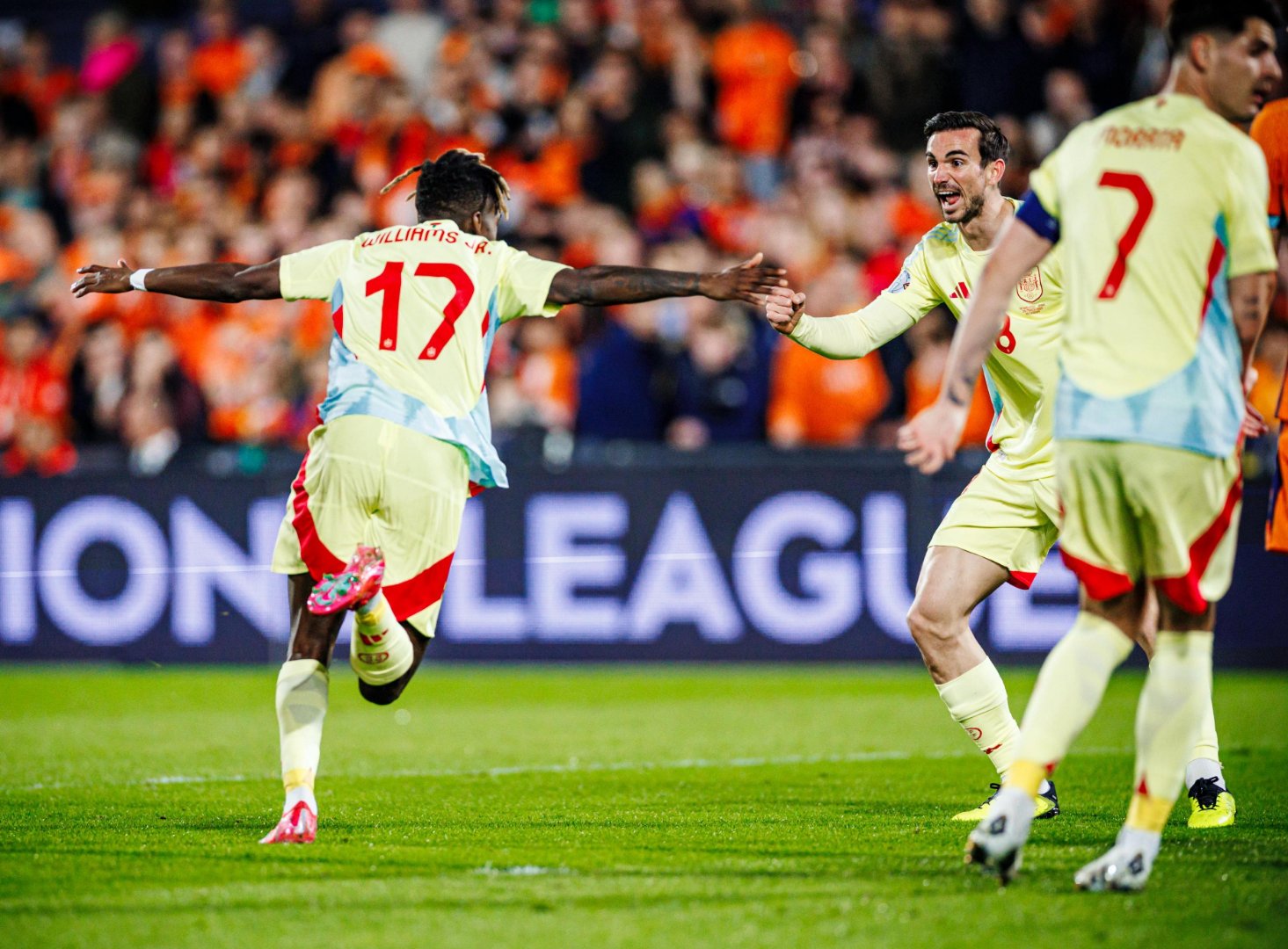 瑞典足球队大败西班牙，欧预赛淘汰一触即发的简单介绍