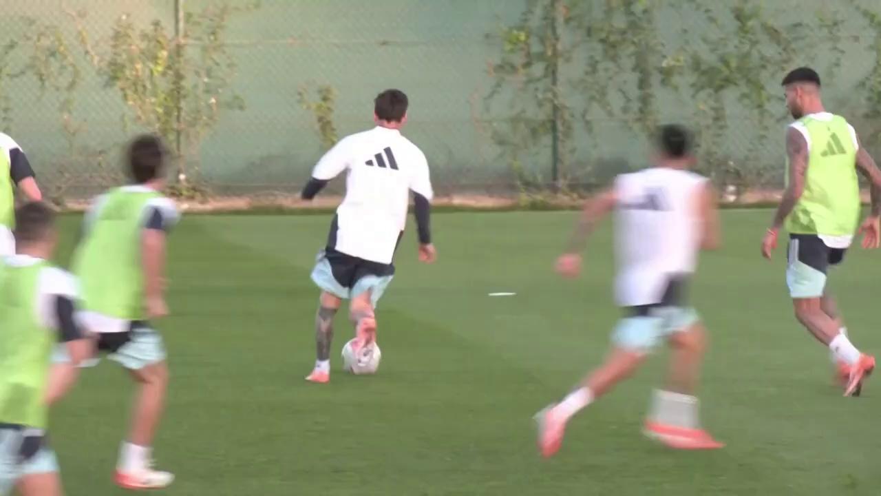 西班牙球员集中训练，备战热身赛