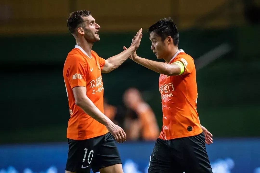 武汉卓尔主场击败广州富力，止住颓势的简单介绍