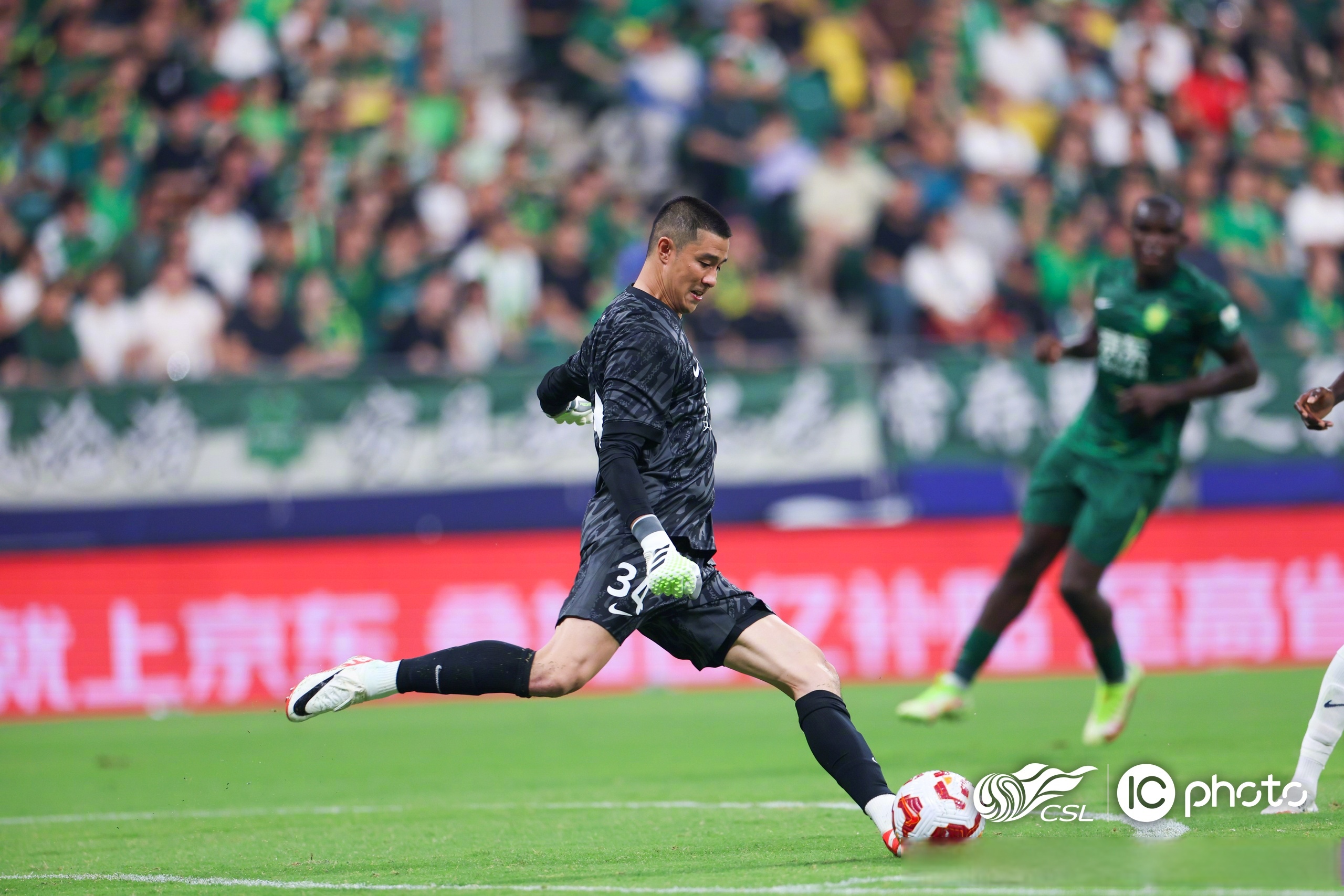 国安客场告捷，继续保持领先的简单介绍