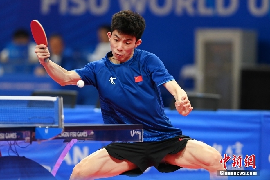 包含澳大利亚选手在田径场上勇夺金牌的词条