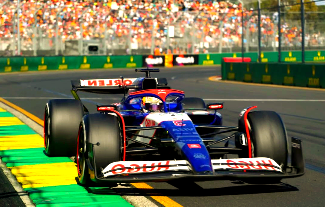 红牛二队险胜雷诺车队，拉塞尔统治全场的简单介绍