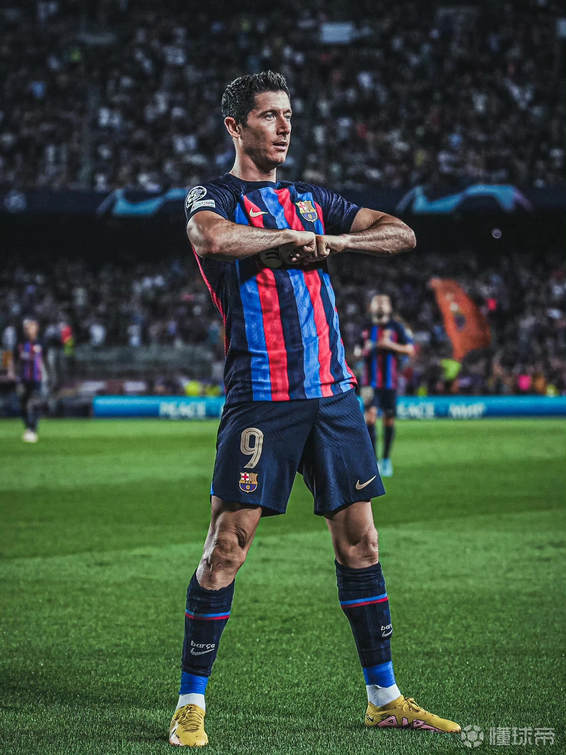 包含西班牙翻盘利物浦，莱万高光表现的词条