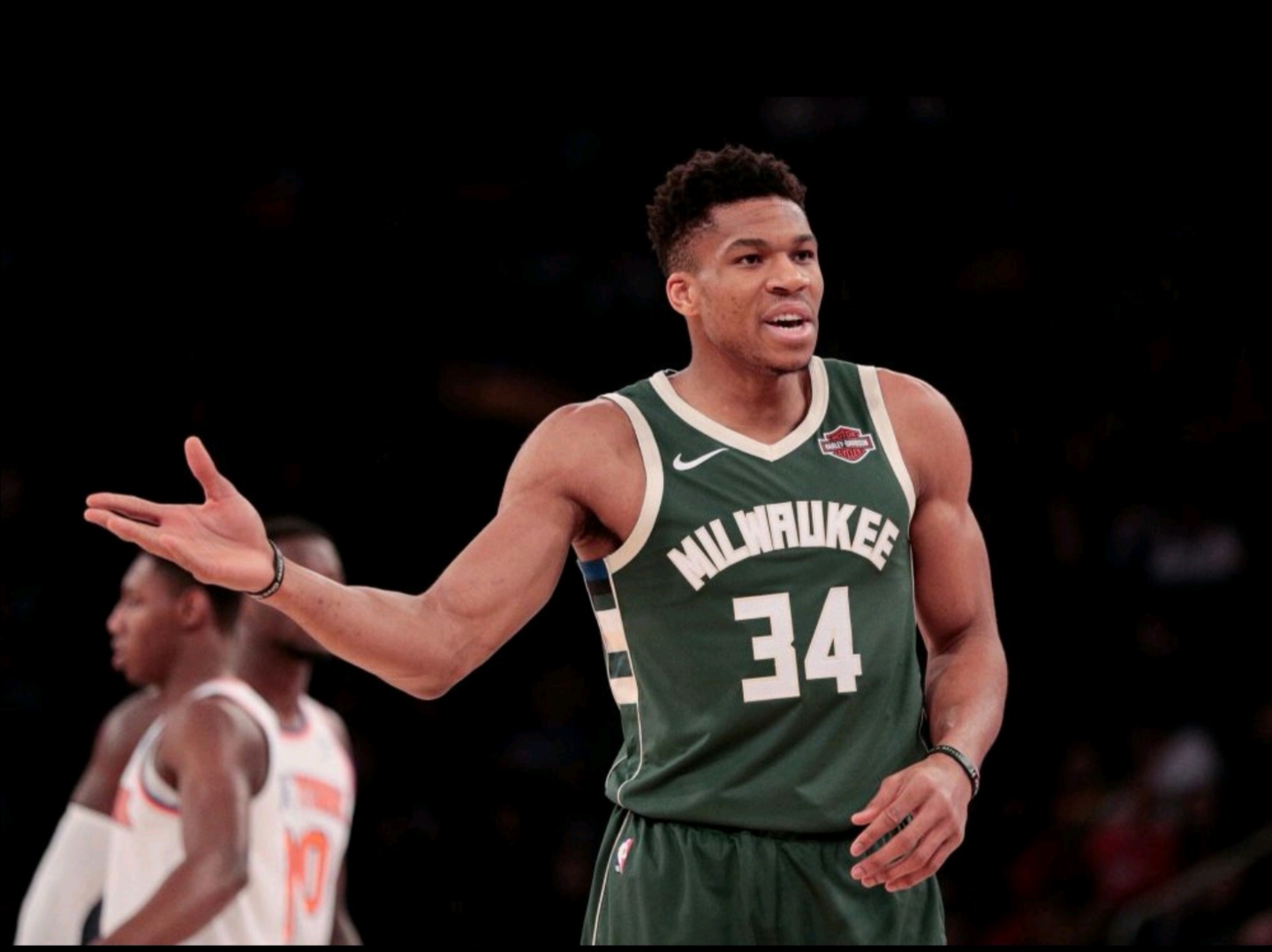 北京队逆转湖人，字母哥点燃赛场