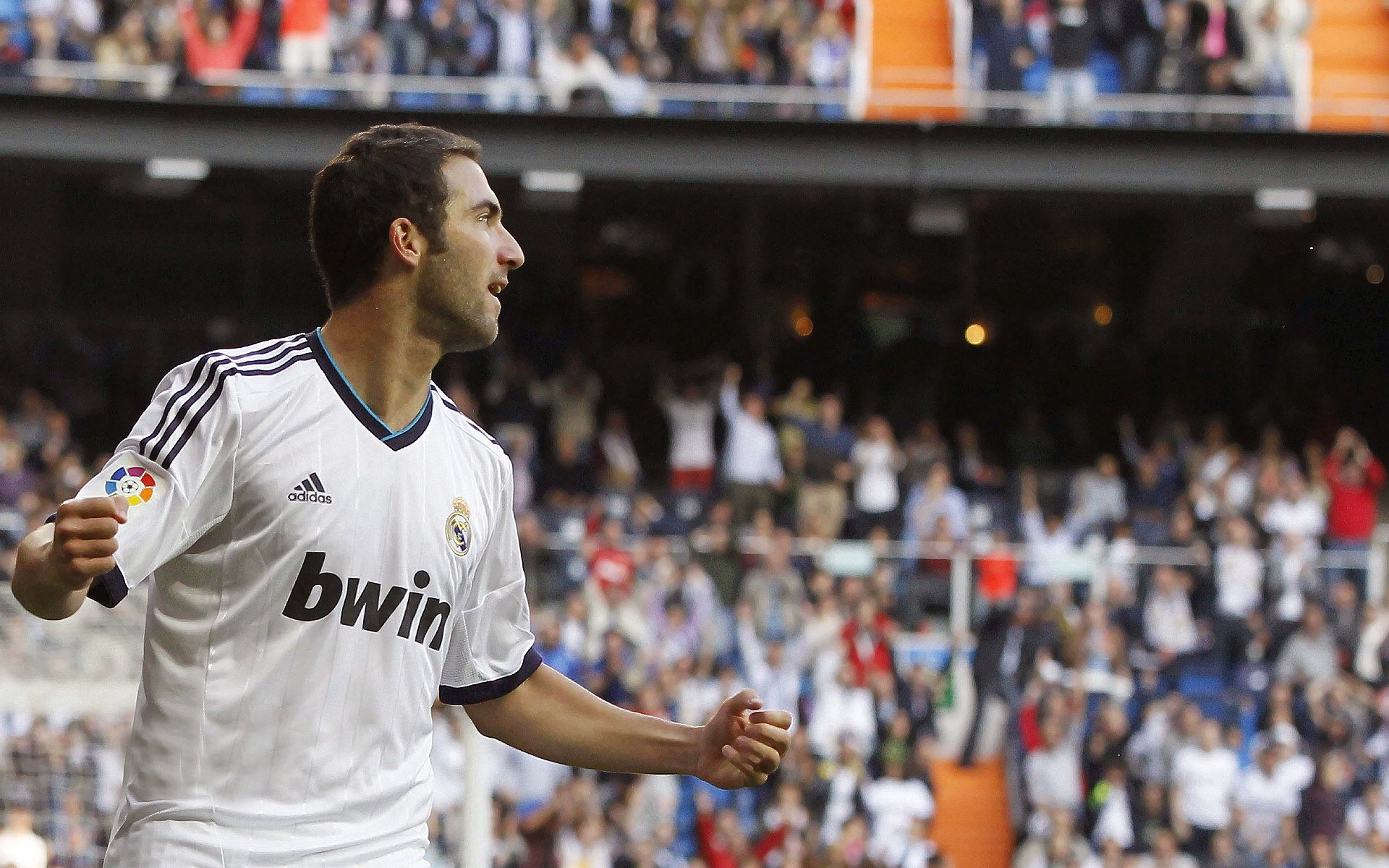 东决关键战之夜,奥斯梅恩防守端锁死对手,铸就钢铁防线