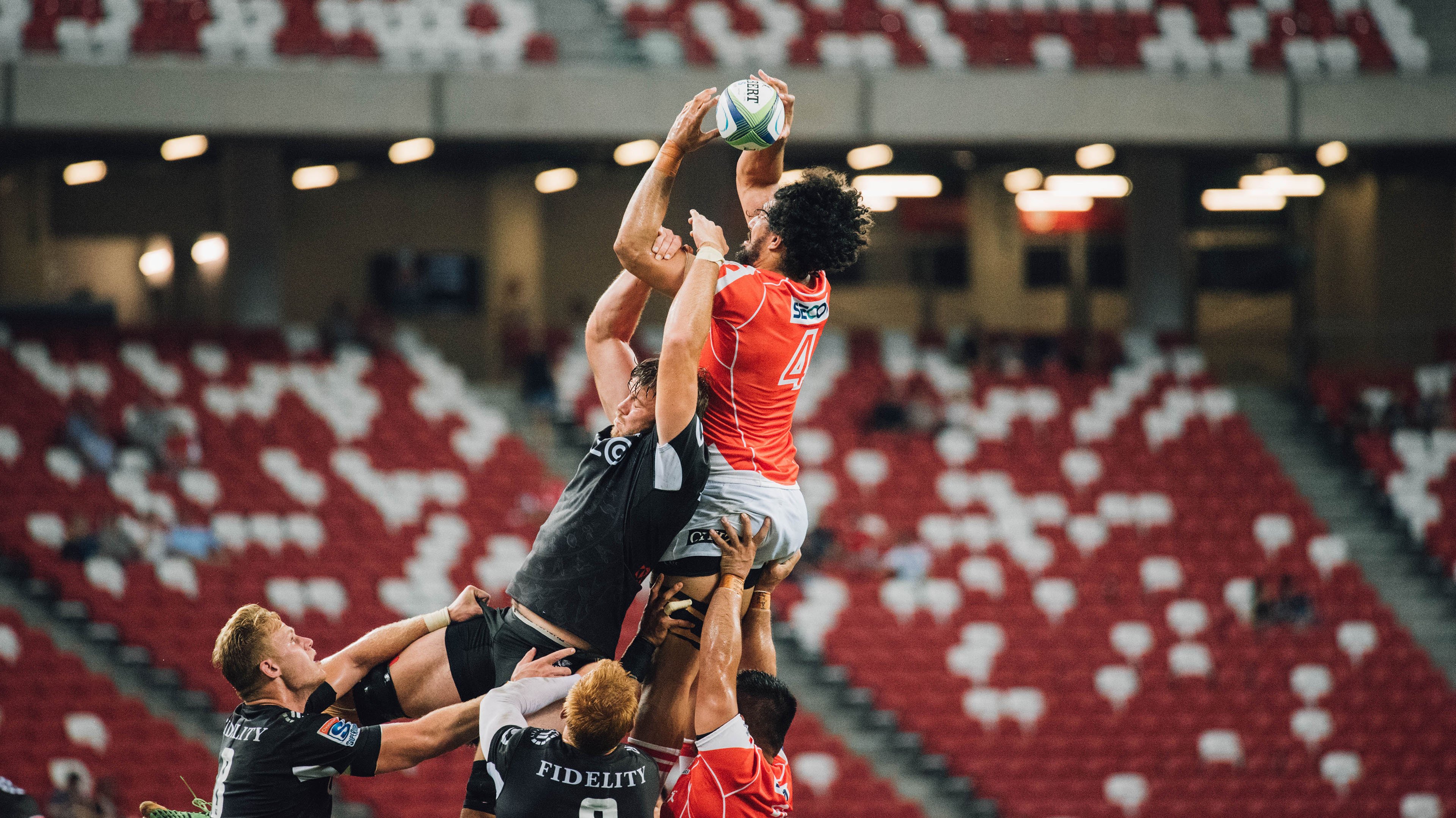 赛道上的逆袭，雷诺车队完胜梅赛德斯，汉密尔顿状态火热却难挽败局
