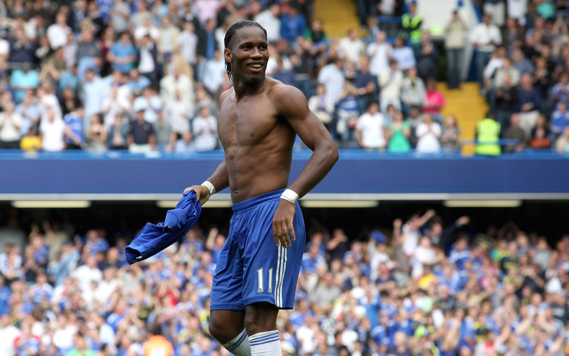 卢卡库神兵天降！德甲争冠夜，一记头槌改写历史