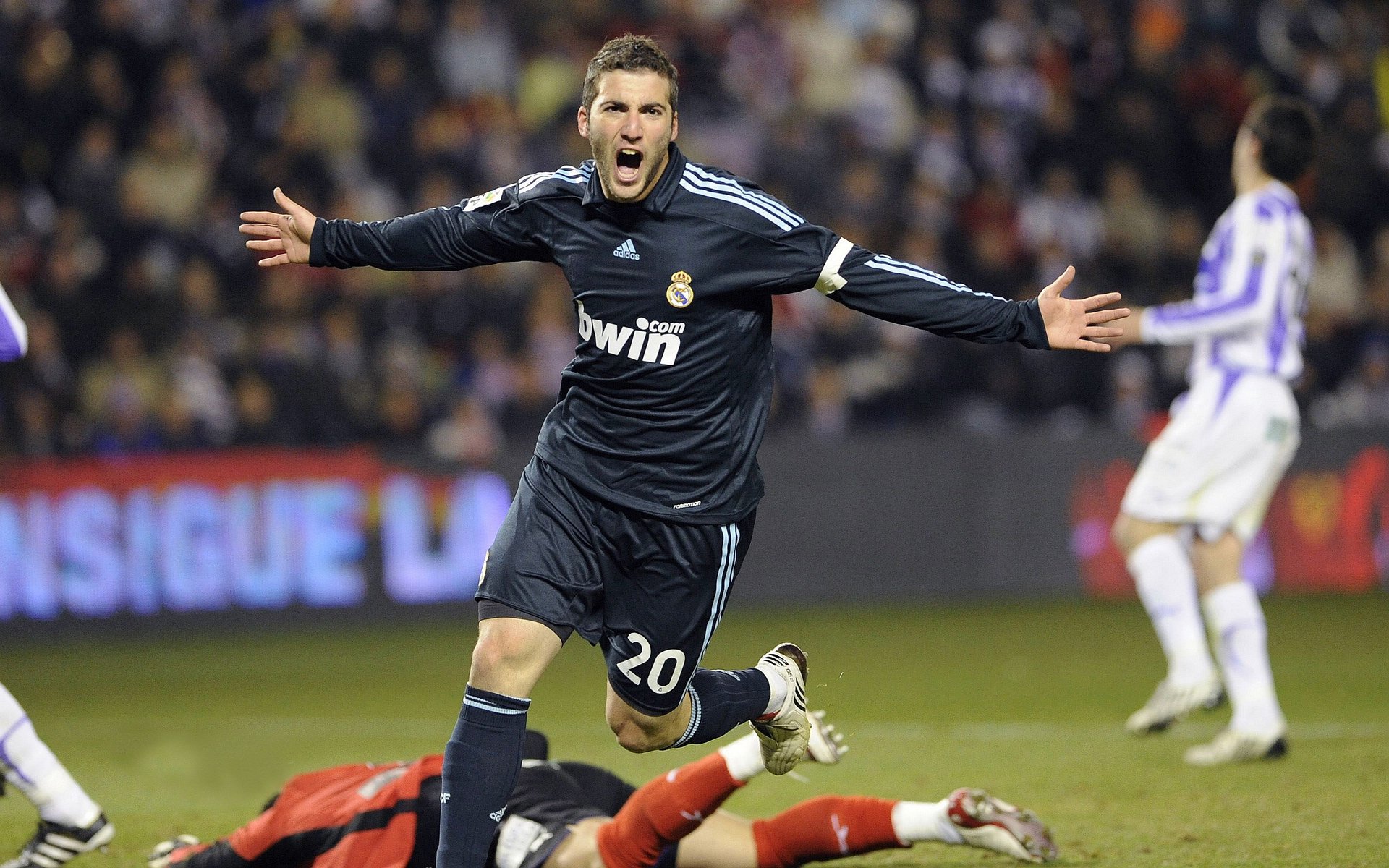 鹰击长空，武切维奇防守艺术如何锁死篮网攻势